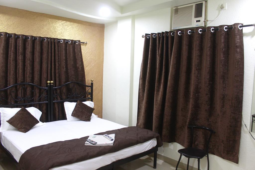 Hotel Preetam Aurangabad Экстерьер фото
